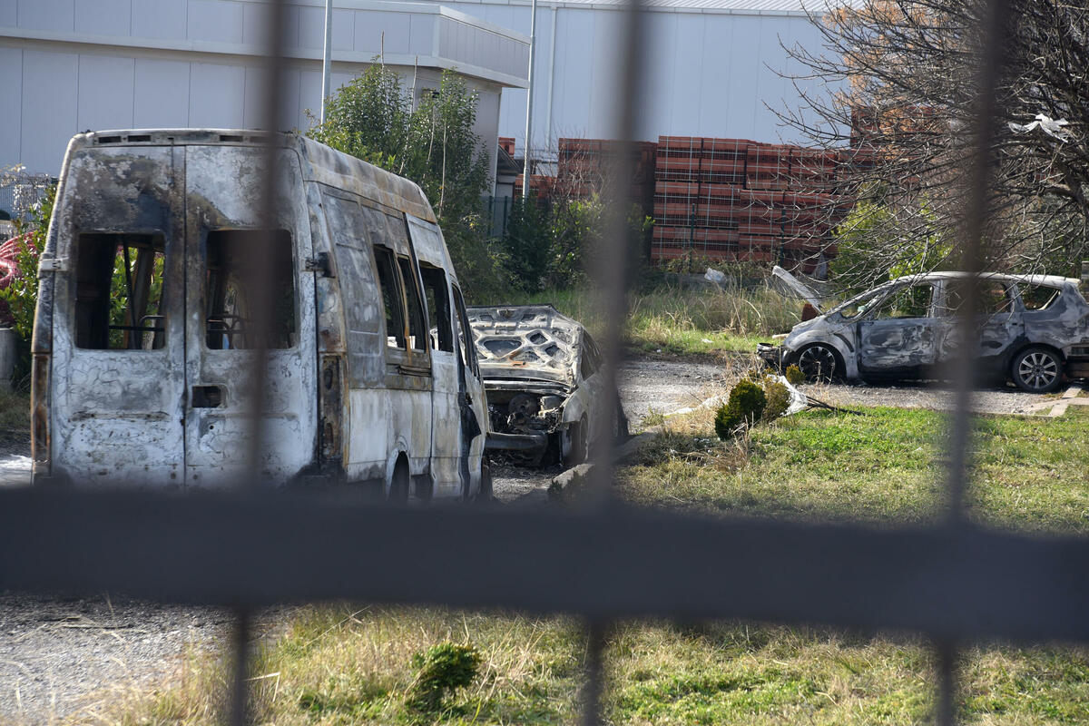 Podgorica: U požaru izgorjela dva vozila i kombi