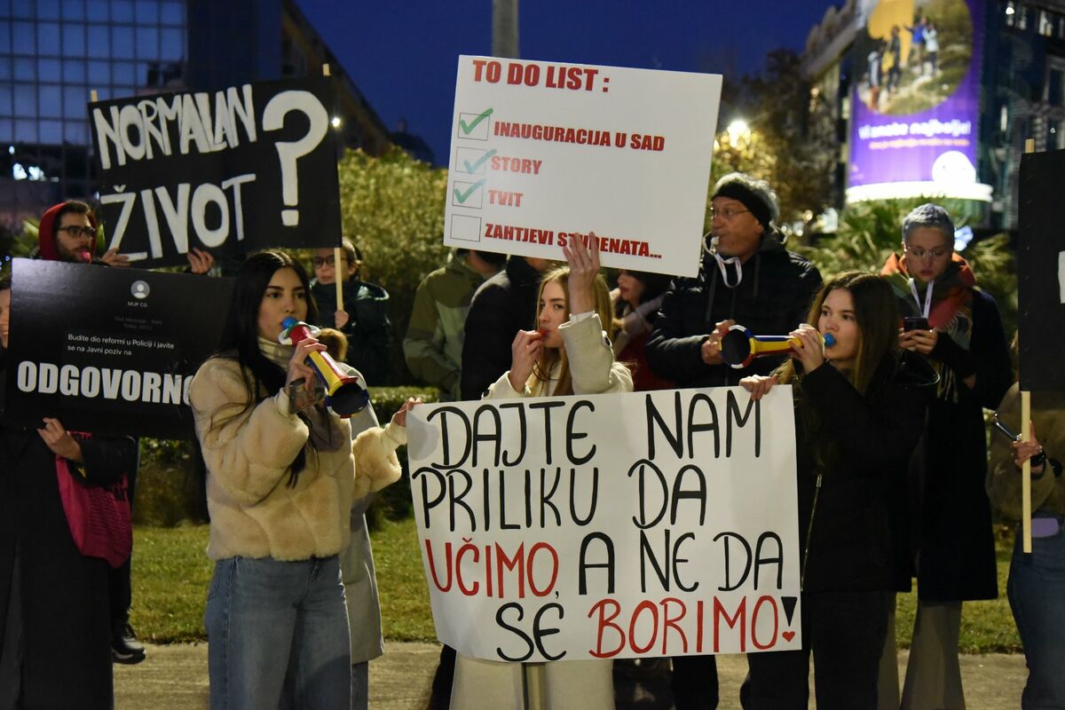 Podgorica: Završena blokada kružnog toka kod Capital plaze, u srijedu blokada mosta na Ribnici, iznad Karvera