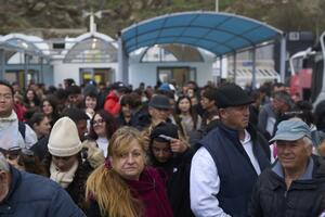 Santorini pod stalnim podrhtavanjem: Pojačane mjere opreza i...