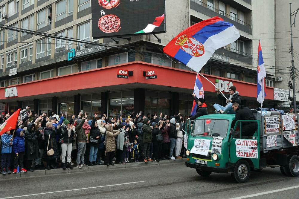 Građani Niša dočekali učesnike protesta u Kragujevcu: "Kolege...