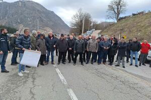 I danas na više od sat bio blokiran put Šavnik-Žabljak