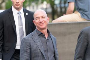 Izgleda da je Džef Bezos naredio Amazonu da donira milion dolara za Trampovu inauguraciju