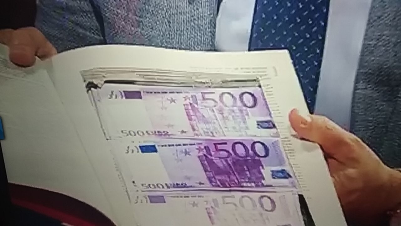Katnić ranije na TV-u pokazao kako je Knežević u “Monografiji” iznosio novac iz države